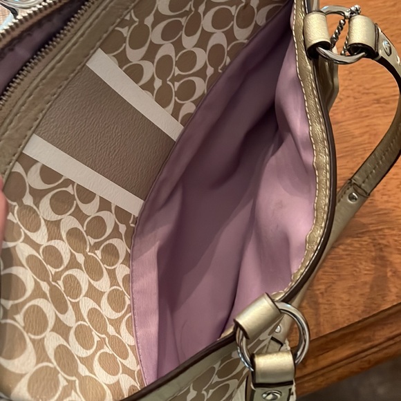 Coach purse-Amazing Condition-I do welcome trades - Picture 6 of 8